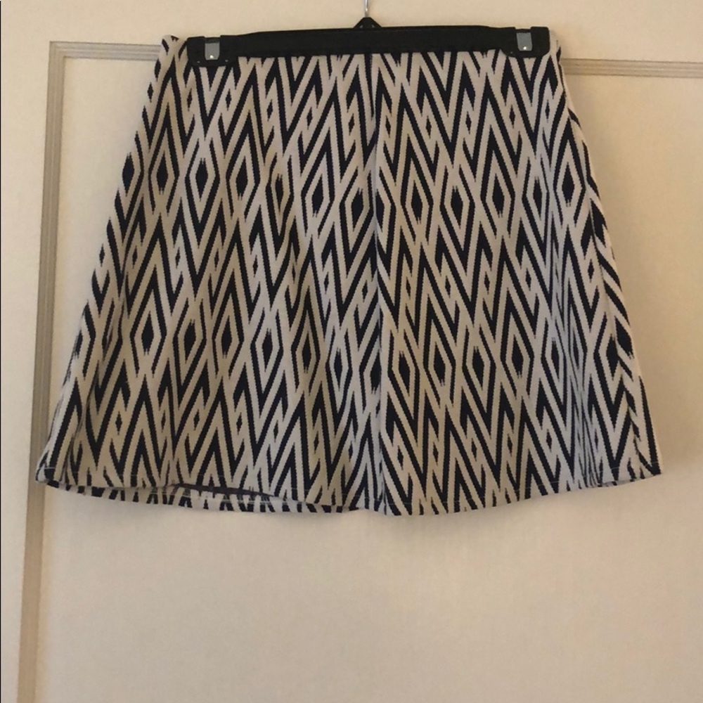 Geometric pattern stretch skirt